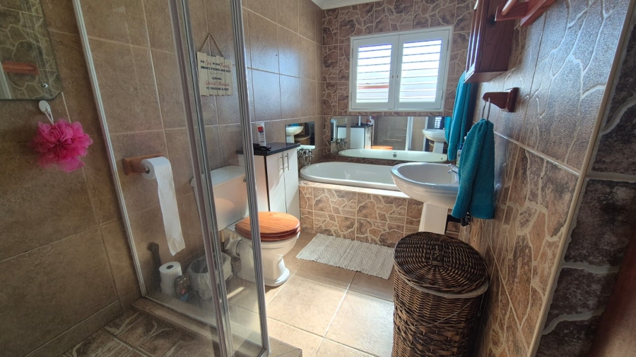 3 Bedroom Property for Sale in Noorsekloof Eastern Cape